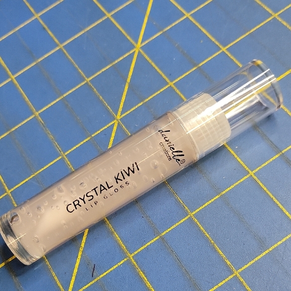 Danielle Creations Crystal Kiwi Lip Gloss New - Picture 1 of 2